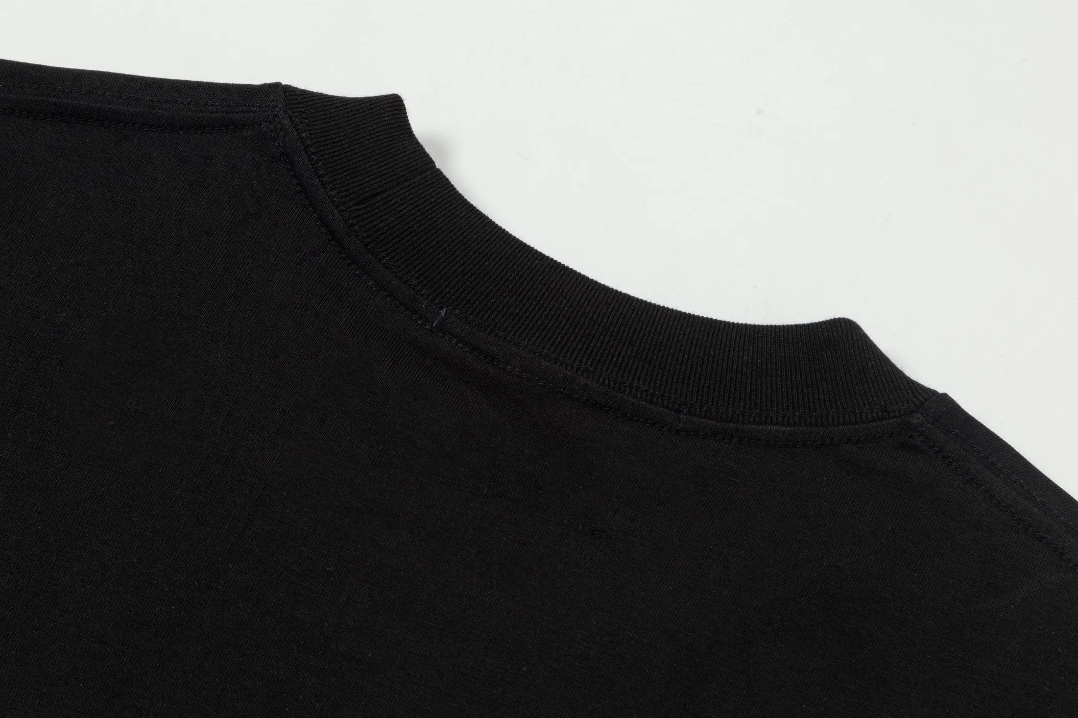 P160 Chrome Hearts Chrome Hearts new classic casual round neck short-sleeved T-shirt [Little Red Book popular style | Stars and Internet celebrities wear the same style] 1⃣️The fabric is made of 26 counts of 260g pure cotton double yarn fabric. It is soft and skin-friendly, highly breathable, and the positioning cutting process oversizes the loose version, making the upper body very slimming. 2⃣️Iconic logo design, distinguishing low-end versions on the market, all single accessories are customized at 1:1, with three complete standards. 3⃣️The same series for men and women, the latest 25ss models, and popular summer items yyds! Process features: Standard 3 cm 12-pin wiring, foreign trade grade process standards, Color: black, white, same style for men and women Sizes: S, M, L, XL, XXL